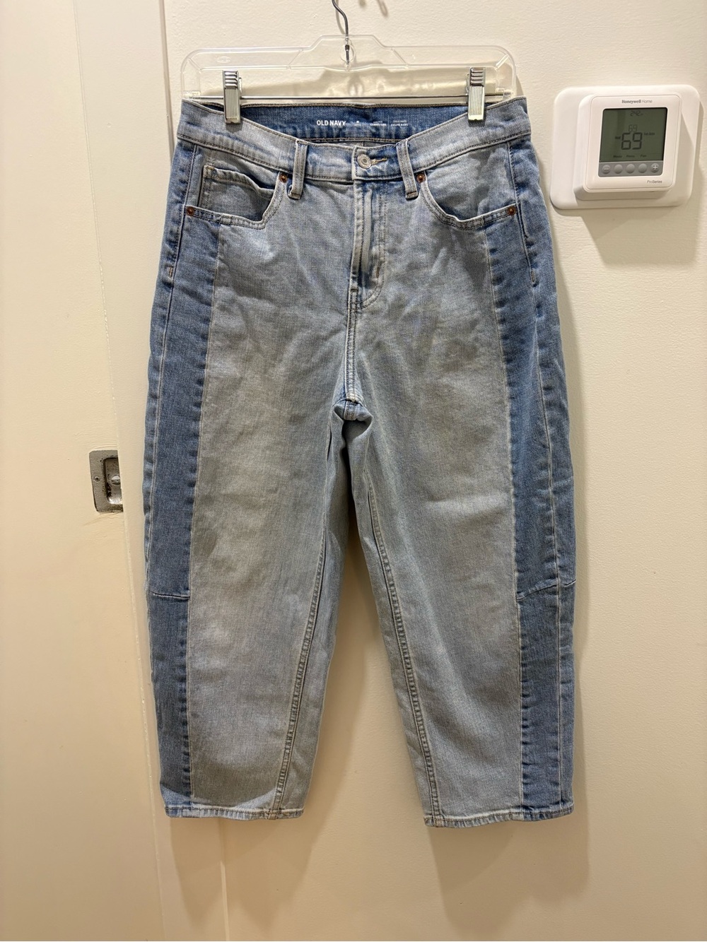 SALE 🌟 OLD NAVY | Two-Tone Light Wash High Rise Barrel Leg Jeans